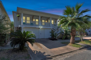 Sleeps 19! 3 Kitchens, LR's, 4 BR 4.5 BTH - Beauty